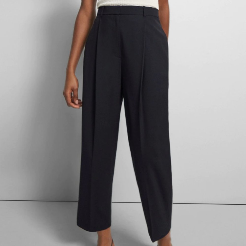 Theory Pleated Carrot Pant in Good Wool
